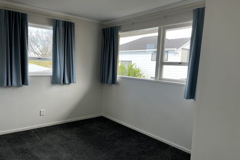 Photo of property in 52 Buscomb Avenue, Henderson, Auckland, 0610