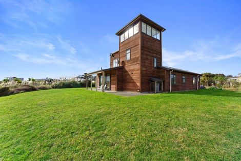 Photo of property in 80 Reay Mackay Grove, Waikawa Beach, Levin, 5573