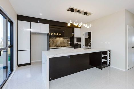 Photo of property in 1 Whata Street, Clarks Beach, 2122