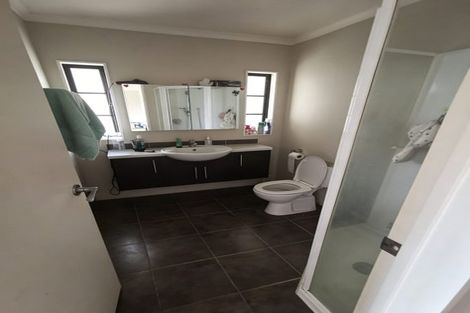 Photo of property in 2a Dapple Place, Flat Bush, Auckland, 2019