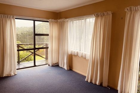 Photo of property in 8 Bushland Grove, Paparangi, Wellington, 6037