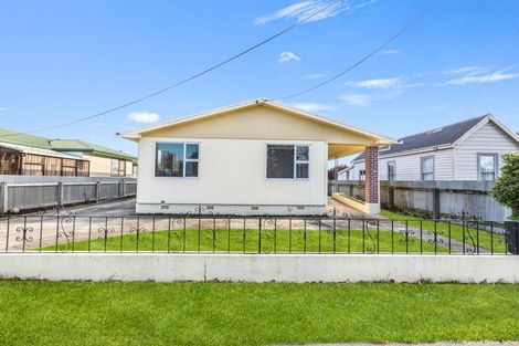 Photo of property in 19 Railway Esplanade, East Gore, Gore, 9710