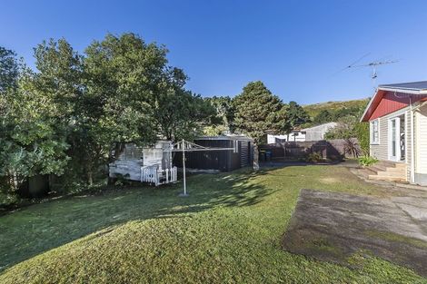Photo of property in 17 Cardiff Crescent, Cannons Creek, Porirua, 5024