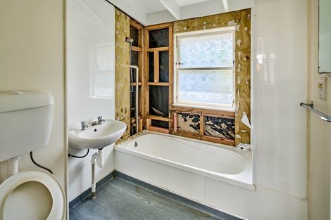 Photo of property in 2/3 Bouverie Street, Petone, Lower Hutt, 5012