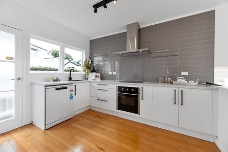 Photo of property in 8 Hauraki Crescent, Pinehill, Auckland, 0632