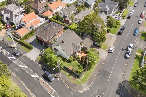 Photo of property in 1/34 Milford Road, Milford, Auckland, 0620
