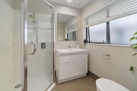 Photo of property in 4a Taipari Road, Te Atatu Peninsula, Auckland, 0610