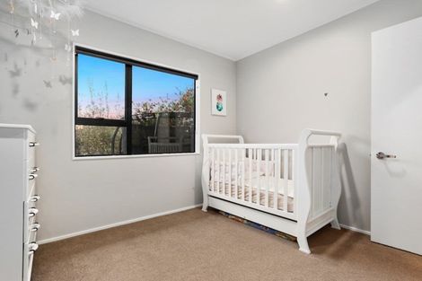 Photo of property in 33 D'oyly Drive, Stanmore Bay, Whangaparaoa, 0932