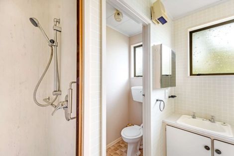 Photo of property in 114b Riversdale Drive, Merrilands, New Plymouth, 4312