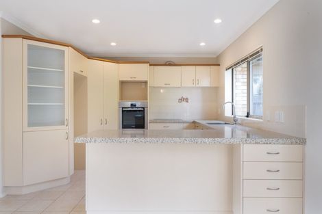 Photo of property in 6 Dairyland Drive, East Tamaki Heights, Auckland, 2016