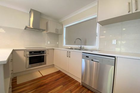 Photo of property in 38 Royal View Road, Te Atatu South, Auckland, 0610