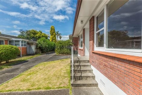 Photo of property in 2/18 Shakespeare Road, Milford, Auckland, 0620