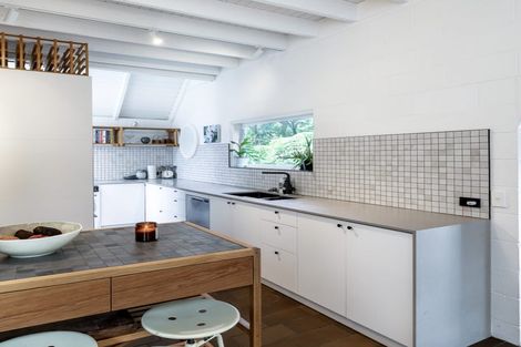 Photo of property in 153 Atkinson Road, Titirangi, Auckland, 0604