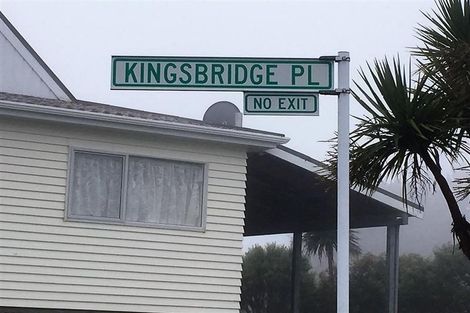 Photo of property in 13a Kingsbridge Place, Newlands, Wellington, 6037