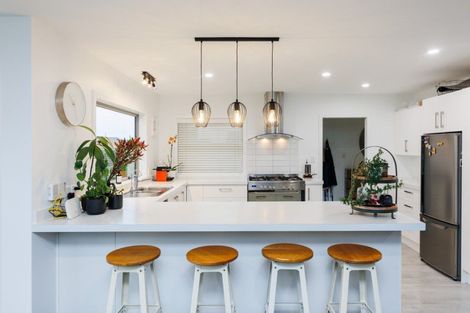 Photo of property in 25 Medallion Court, Kelvin Grove, Palmerston North, 4414