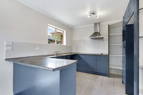 Photo of property in 10a Cade Place, Weymouth, Auckland, 2103