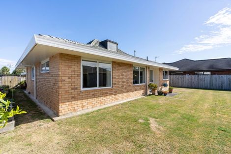 Photo of property in 18 Gandalf Crescent, Paraparaumu, 5032
