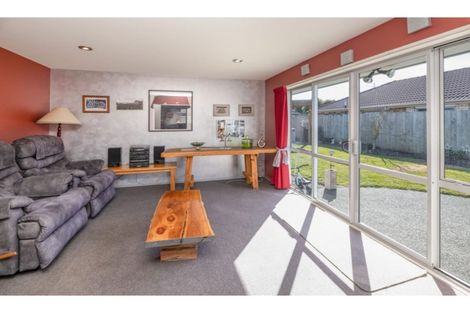 Photo of property in 2 Evergreen Place, Parklands, Christchurch, 8083