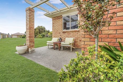 Photo of property in 43 Sovereign Isle Lane, Rototuna, Hamilton, 3210
