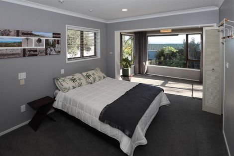 Photo of property in 2 Vista Place, Kawaha Point, Rotorua, 3010