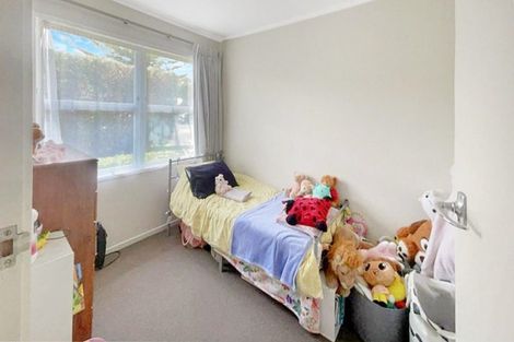 Photo of property in 17 Blanes Road, Weymouth, Auckland, 2103
