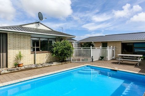 Photo of property in 5 John Guthrie Place, Merrilands, New Plymouth, 4312