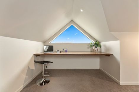 Photo of property in 100 Willowview Drive, Redwood, Christchurch, 8051