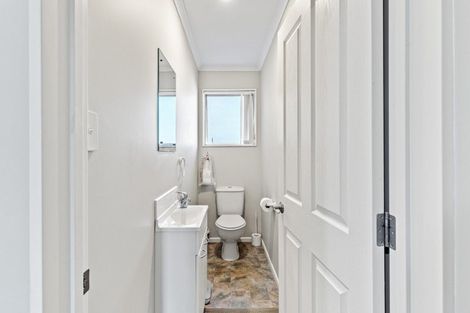 Photo of property in 1 Mcilwaine Place, Marton, 4710