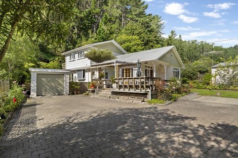 Photo of property in 33 Elmslie Road, Pinehaven, Upper Hutt, 5019