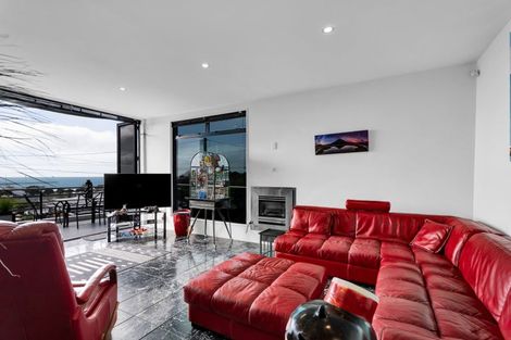 Photo of property in 5 Weston Street, Moturoa, New Plymouth, 4310