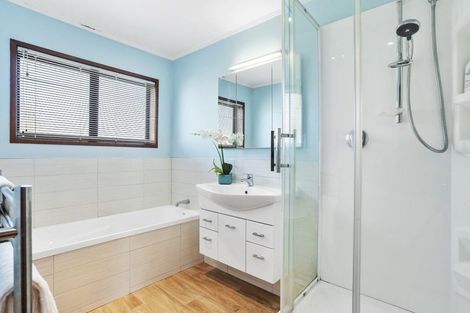 Photo of property in 63 Glenmore Road, Sunnyhills, Auckland, 2010