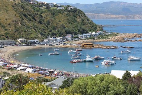 Photo of property in 30 Milne Terrace, Island Bay, Wellington, 6023