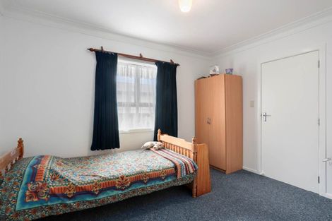 Photo of property in 34 Hobsonville Road, West Harbour, Auckland, 0618