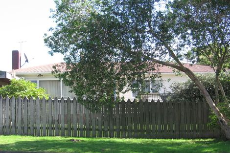 Photo of property in 8 Larissa Avenue, Henderson, Auckland, 0610