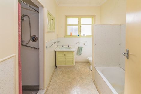 Photo of property in 32 Suther Street, Waverley, 4510