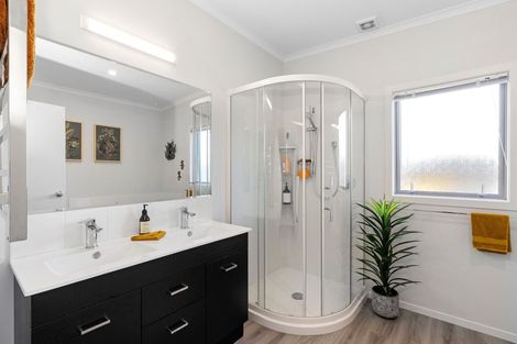 Photo of property in 21 Okarito Avenue, Levin, 5510