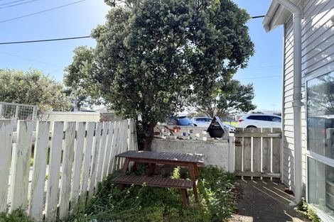 Photo of property in 2 Henry Street, Kilbirnie, Wellington, 6022