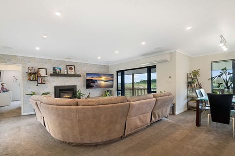 Photo of property in 141 Mangakura Road, Helensville, 0875