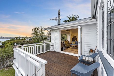 Photo of property in 34 Seaview Avenue, Northcote, Auckland, 0627