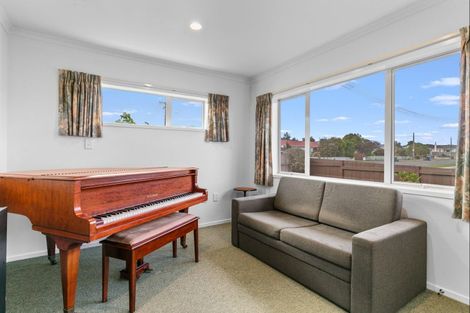 Photo of property in 26 Duke Street, Levin, 5510