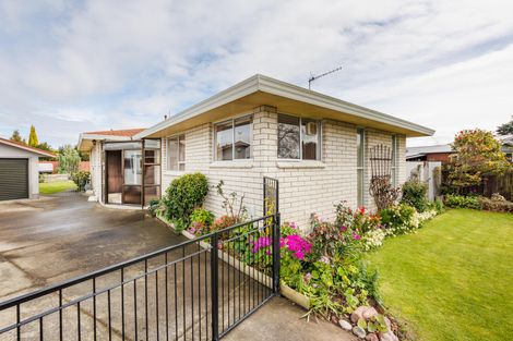 Photo of property in 15 Grange Place, Milson, Palmerston North, 4414