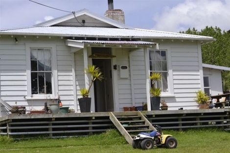 Photo of property in 34 Whakapirau Road, Maungaturoto, 0583