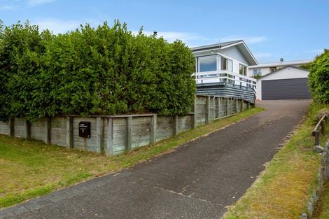 Photo of property in 9 Kinder Street, Acacia Bay, Taupo, 3330
