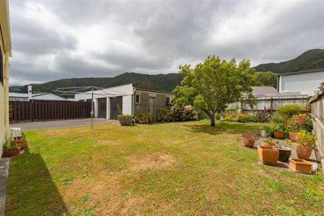 Photo of property in 5 Freyberg Street, Waterloo, Lower Hutt, 5011