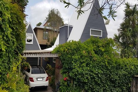 Photo of property in 2/31 Telstar Place, Beach Haven, Auckland, 0626