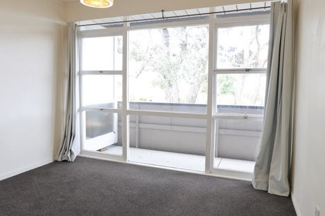 Photo of property in 4/77 Old Lake Road, Narrow Neck, Auckland, 0624