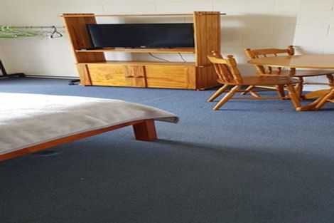 Photo of property in 1/212 Sunnynook Road, Totara Vale, Auckland, 0627