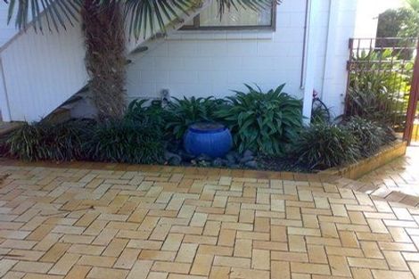 Photo of property in 2/44 Raleigh Road, Northcote, Auckland, 0627