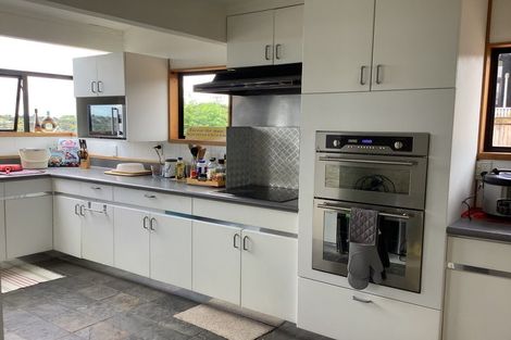 Photo of property in 2/92 Verran Road, Birkdale, Auckland, 0626