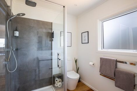 Photo of property in 10 Margaret Place, Merrilands, New Plymouth, 4312